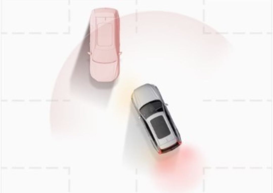 Crossing with oncoming traffic