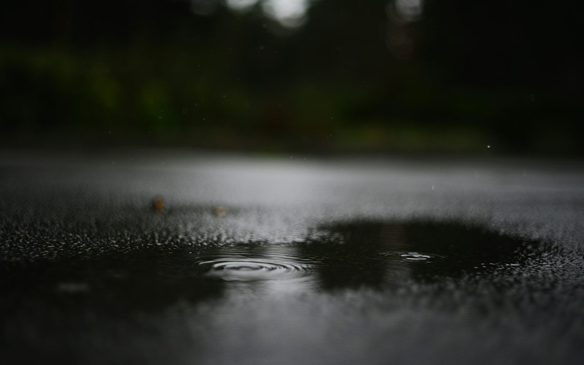 wet street - risk of aquaplaning