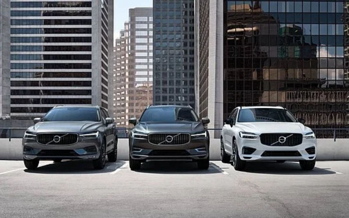Three Volvo SUVs – XC40, XC60 and XC90 – side by side in a car park.