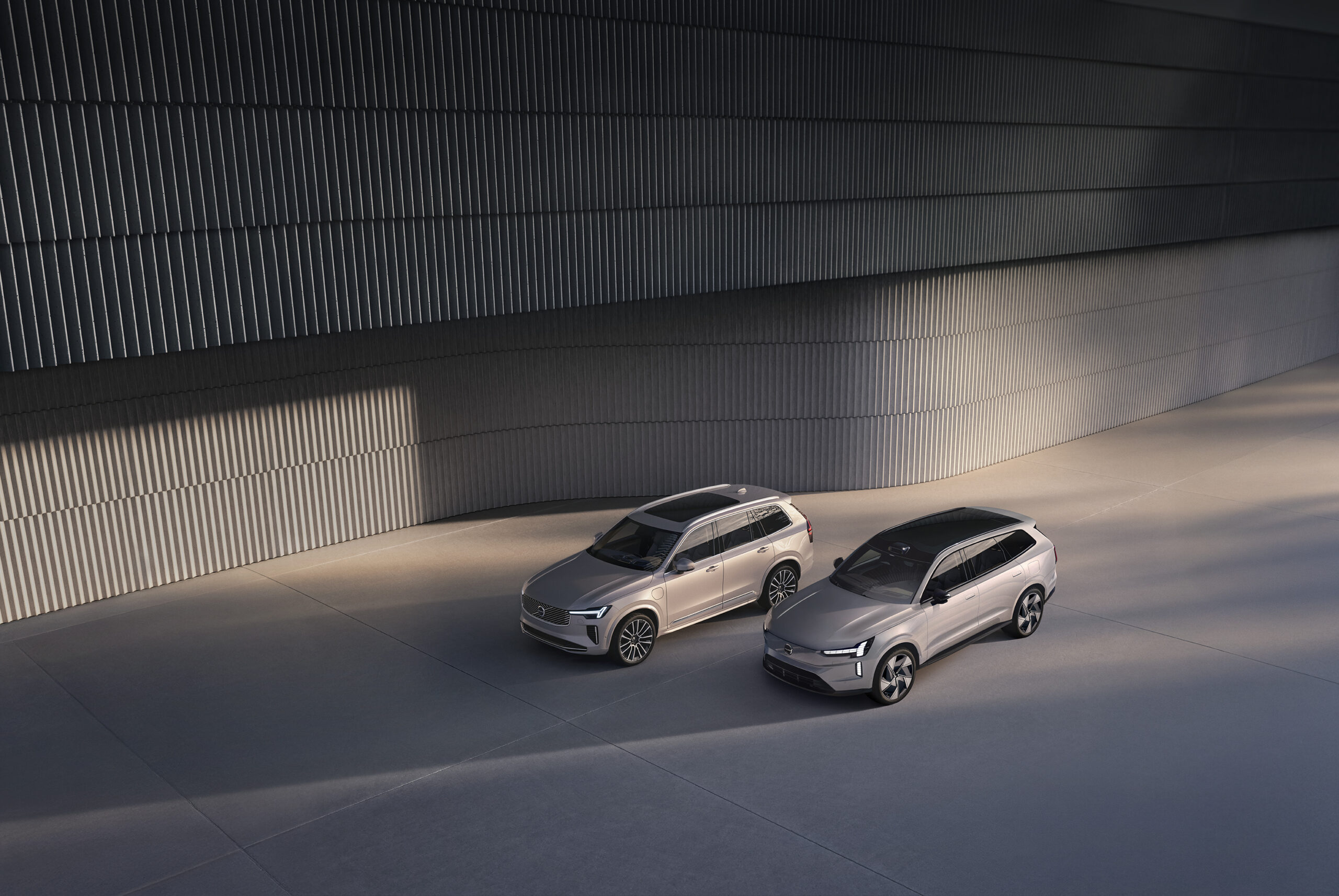 Volvo XC90 und EX90 in grau