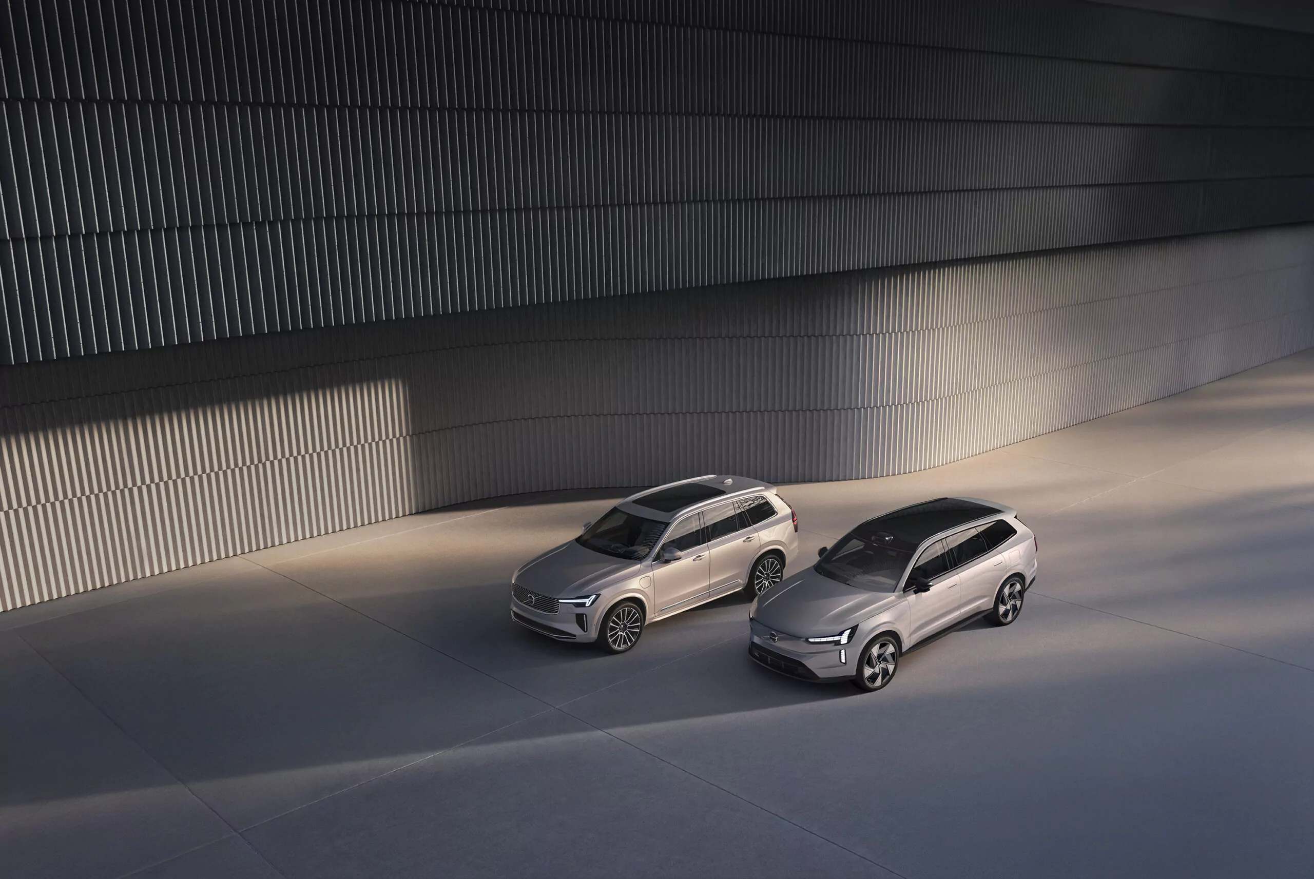 Volvo XC90 und EX90 in grau